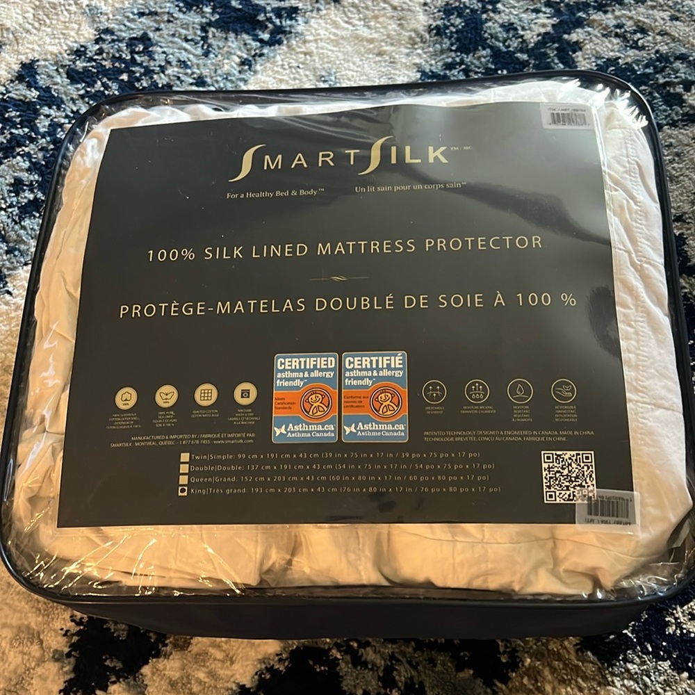 Silk mattress protector
